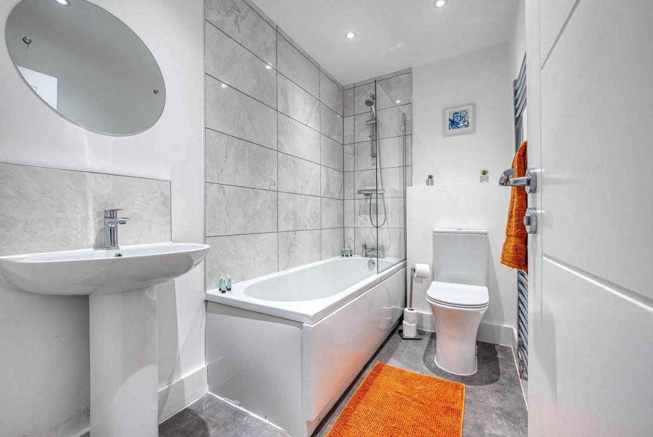 Luxurious Birmingham Home Private Parking Wifi - Near To Nec And Qeh Dış mekan fotoğraf